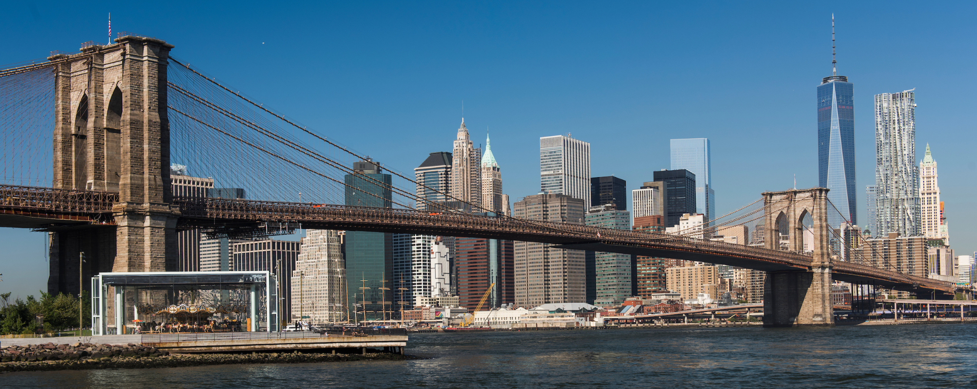 The skyline of NYC including the Brooklyn Birdge and the One World Trade Center